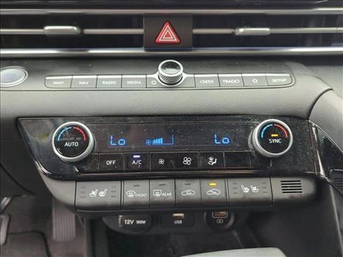 Used 2023 Hyundai Elantra Limited FWD image 12