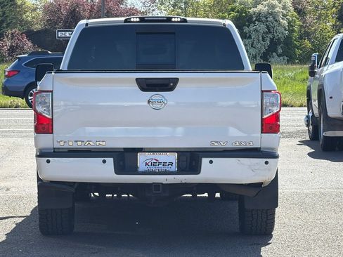 Used 2019 Nissan Titan SV w/ SV Convenience Package AWD/4WD image 5