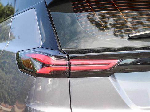 Used 2023 Chevrolet Bolt EUV LT w/ Comfort Package FWD image 9