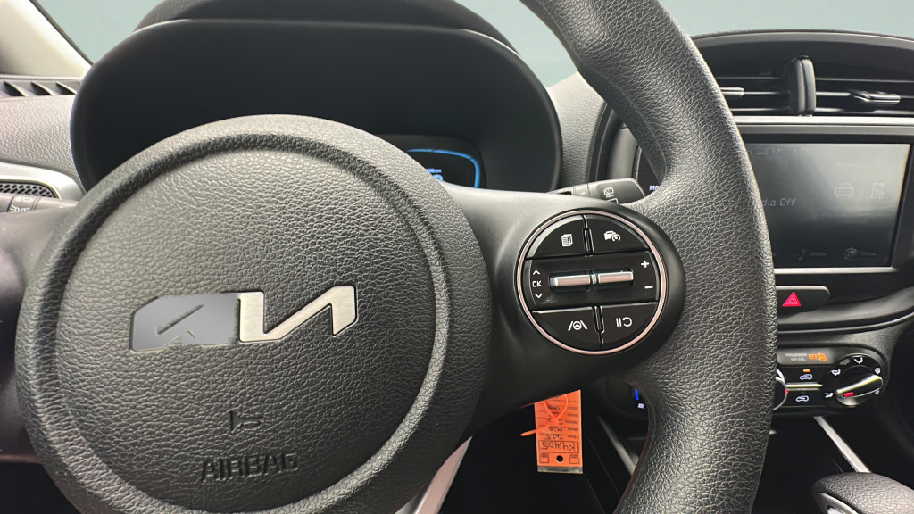 Used 2025 Kia Soul LX w/ LX Technology Package FWD image 18