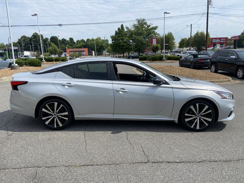 Used 2019 Nissan Altima 2.5 SR w/ SR Premium Package FWD image 4