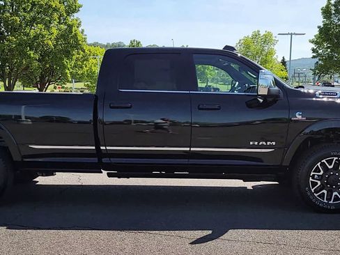 Used 2025 RAM 2500 Limited AWD/4WD image 9