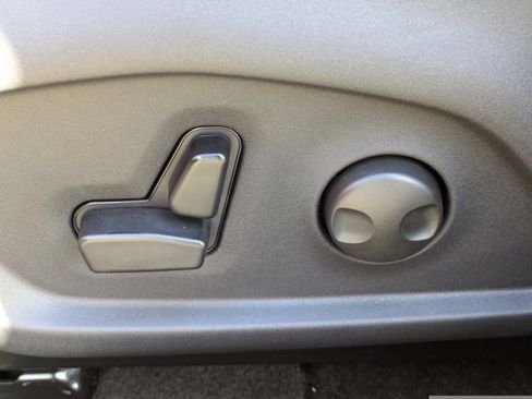 New 2026 Jeep Compass Latitude image 18