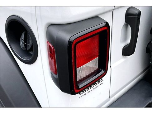 Used 2023 Jeep Wrangler Willys image 33