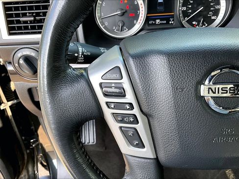 Used 2019 Nissan Titan SV w/ SV Convenience Package image 23