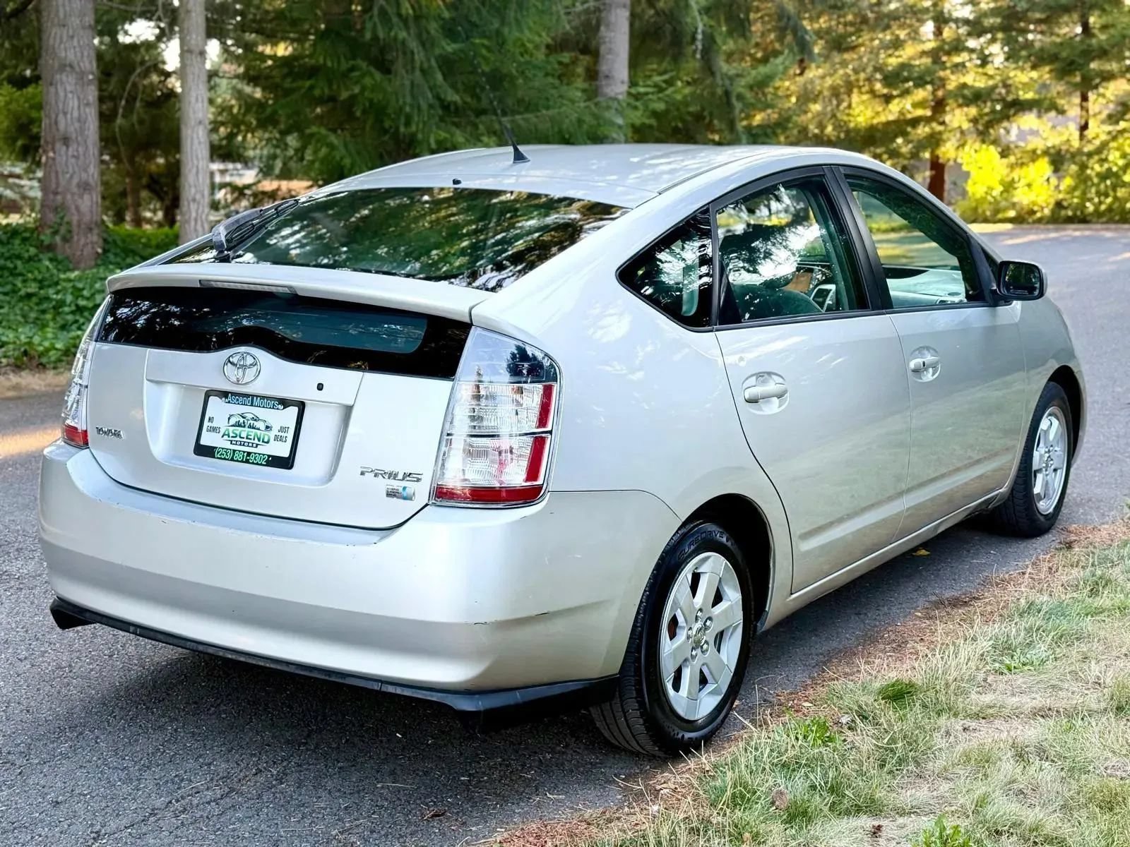 Used 2005 Toyota Prius w/ Pkg 6 FWD image 5
