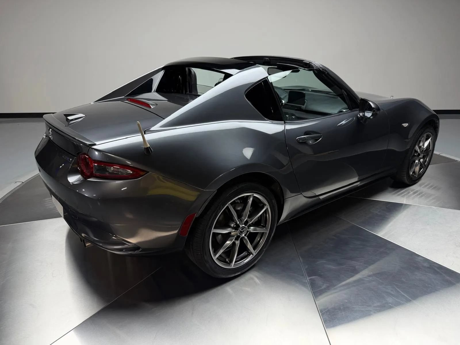 Used 2022 MAZDA MX-5 Miata RF Grand Touring RWD image 2