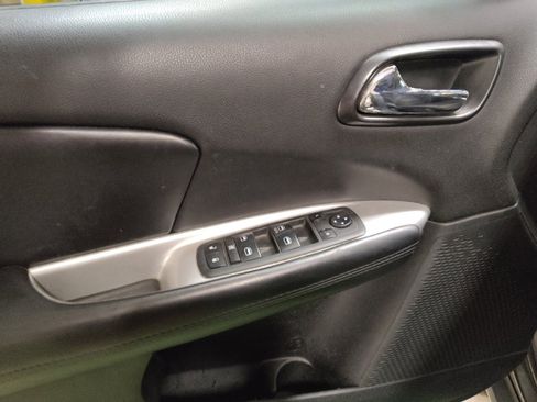 Used 2019 Dodge Journey SE w/ Blacktop Package image 27