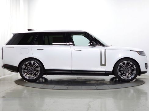 Used 2025 Land Rover Range Rover Long Wheelbase SE AWD/4WD image 8