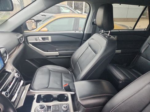 Used 2023 Ford Explorer Limited image 9