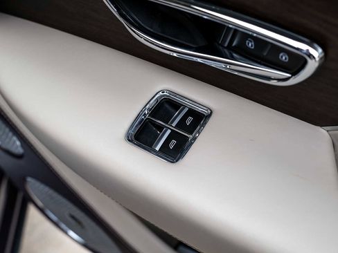 Used 2023 Bentley Bentayga Extended Wheelbase AWD/4WD image 68