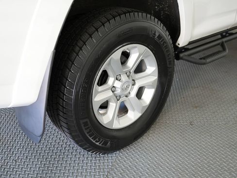 Used 2015 Toyota 4Runner SR5 AWD/4WD image 63