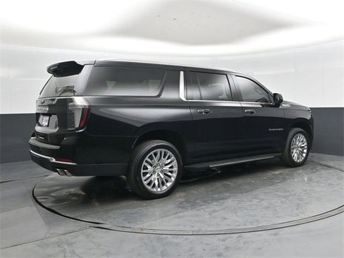 Used 2025 Chevrolet Suburban High Country w/ LPO, Illumination Package image 4