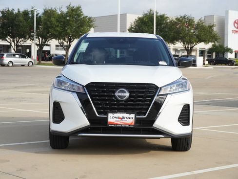 Used 2025 Nissan Kicks Play S FWD image 3