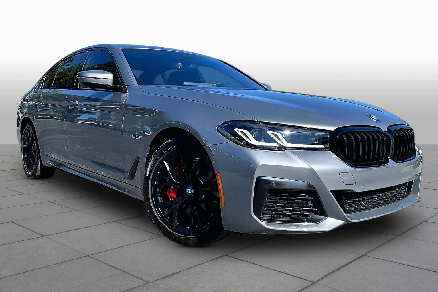 Used 2023 BMW 530e xDrive w/ Executive Package AWD/4WD image 3