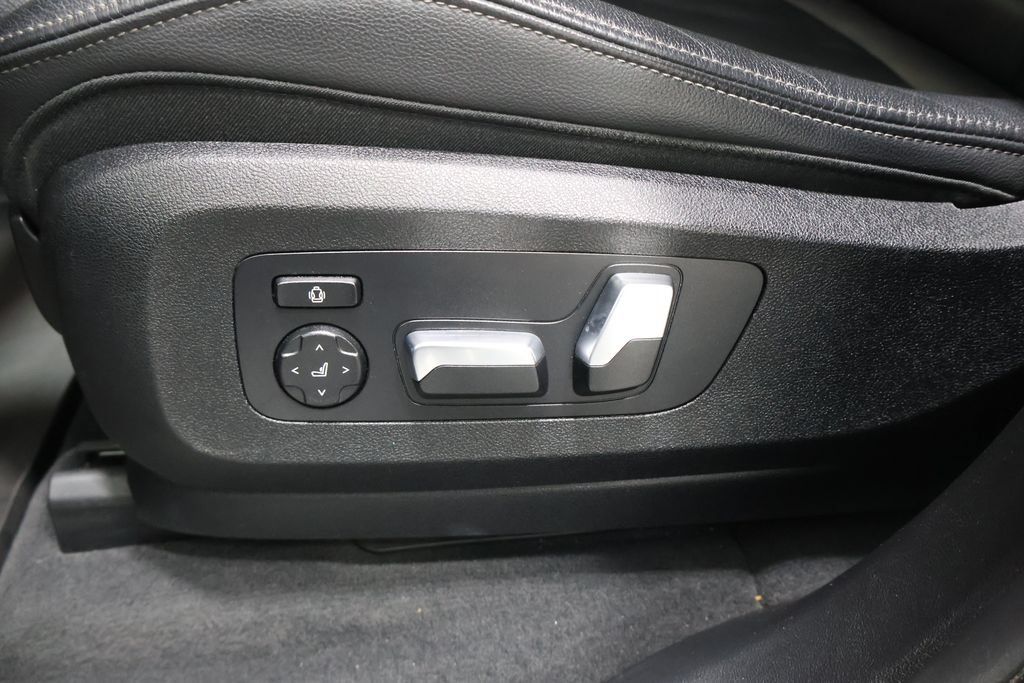 Used 2019 BMW X7 xDrive40i w/ Premium Package AWD/4WD image 14