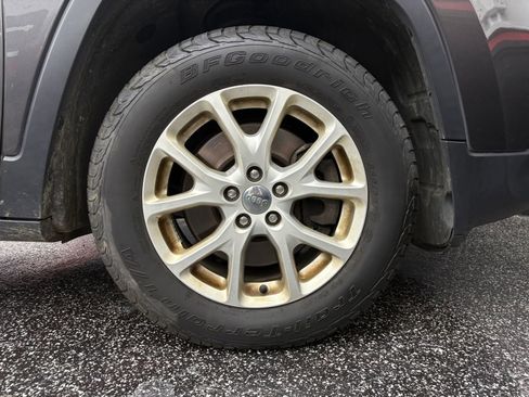 Used 2018 Jeep Cherokee Latitude Plus w/ Cold Weather Group image 15