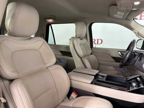 Used 2018 Lincoln Navigator Premiere RWD image 16