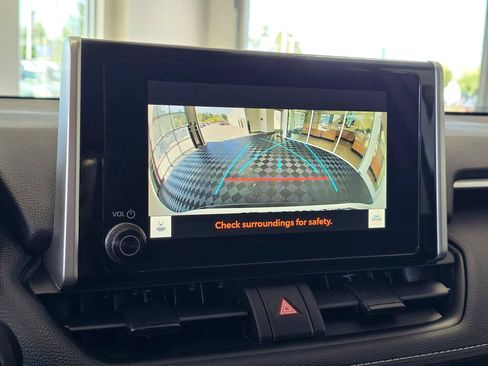 Used 2025 Toyota RAV4 XLE AWD/4WD image 27