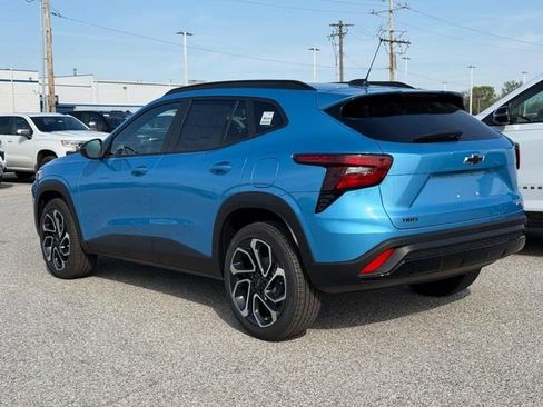 New 2026 Chevrolet Trax RS w/ Sunroof Package FWD image 4