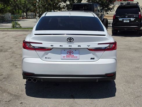 Used 2025 Toyota Camry SE w/ Convenience Package FWD image 5