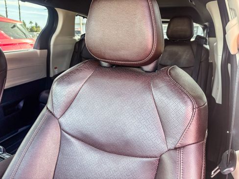 Used 2022 Toyota Sienna Platinum image 24