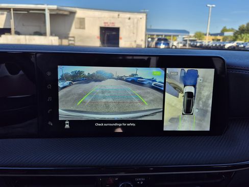 Certified 2025 Nissan Kicks SR FWD image 25