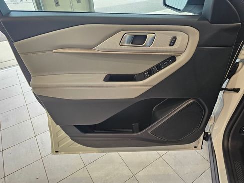 New 2025 Ford Explorer Active w/ Active Comfort Package image 9