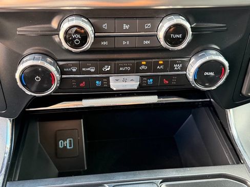 Used 2023 Ford F150 Lariat AWD/4WD image 38