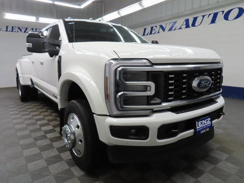 Used 2025 Ford F450 Platinum w/ FX4 Off-Road Package image 3