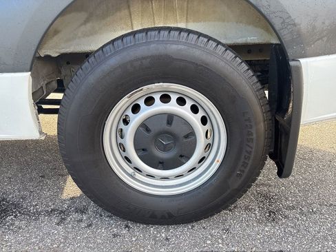 Used 2024 Mercedes-Benz Sprinter 2500 image 12