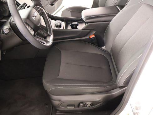 Used 2024 Jeep Grand Cherokee L Laredo RWD image 10