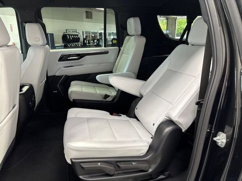 Used 2025 Chevrolet Suburban Premier AWD/4WD image 53