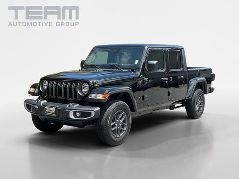 New 2025 Jeep Gladiator Sport image 3