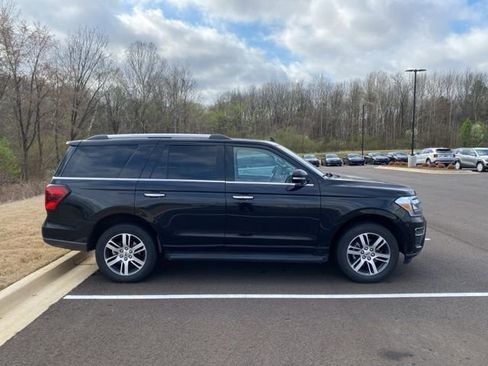 Used 2024 Ford Expedition Limited image 4