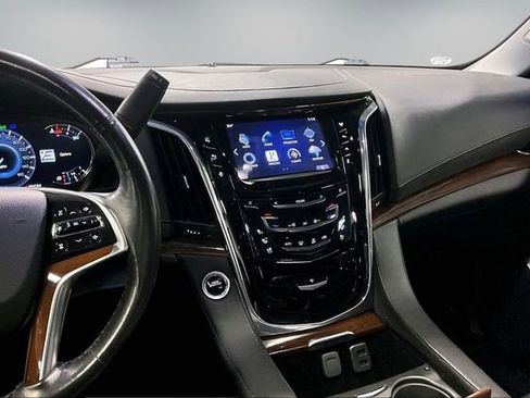 Used 2016 Cadillac Escalade Luxury image 11