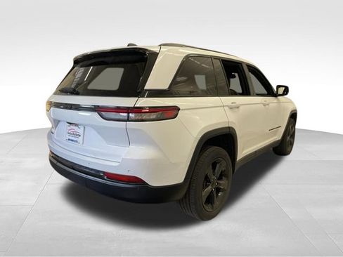 Used 2023 Jeep Grand Cherokee Altitude AWD/4WD image 7