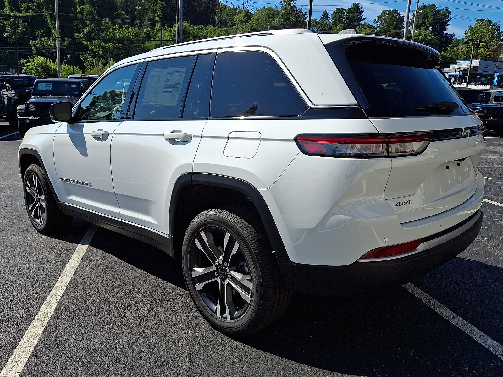 New 2027 Jeep Grand Cherokee Limited AWD/4WD image 4