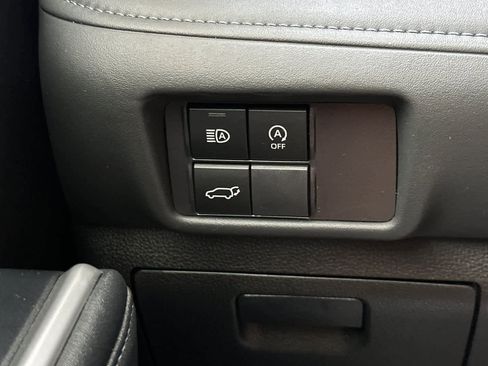 Used 2024 Toyota Highlander XLE image 30