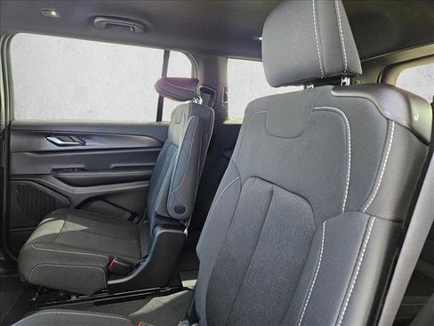 New 2026 Jeep Grand Cherokee L Laredo image 15