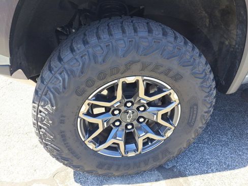 Certified 2024 Chevrolet Colorado ZR2 w/ ZR2 Convenience Package III AWD/4WD image 23