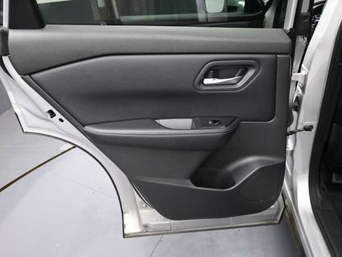 Used 2024 Nissan Rogue SV AWD/4WD image 27