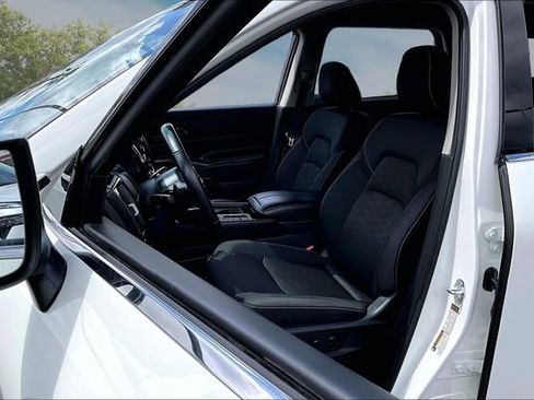Certified 2024 Nissan Pathfinder SV FWD image 20