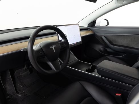 Used 2020 Tesla Model 3 Standard Range Plus RWD image 12