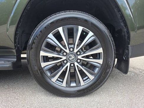Used 2024 Lexus LX 600 4WD w/ Premium Package image 16