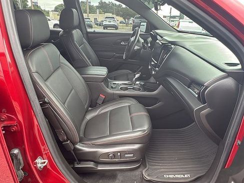 Used 2022 Chevrolet Traverse RS FWD image 16
