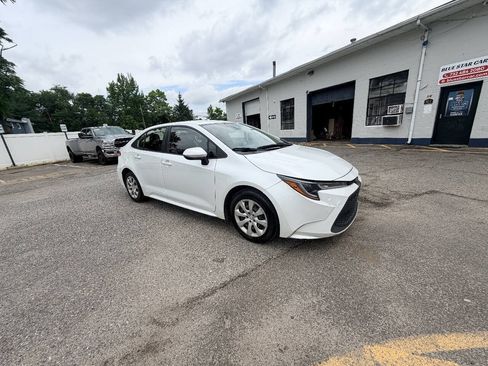 Used 2022 Toyota Corolla LE FWD image 17