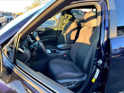 Used 2023 Toyota RAV4 SE image 10