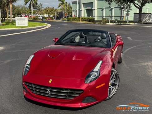 Used 2016 Ferrari California T image 6