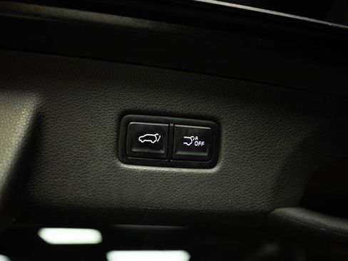 Used 2022 Kia Carnival EX FWD image 8